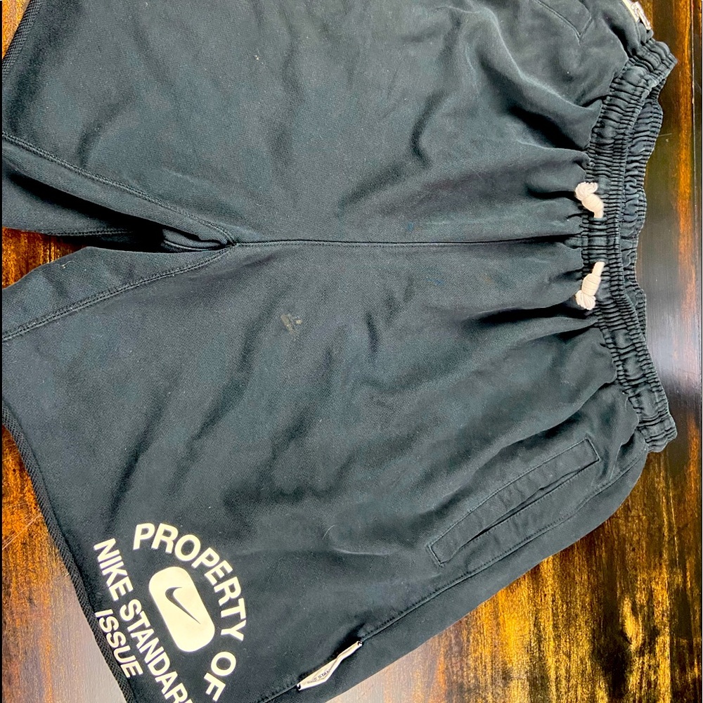 Nike Standard Issue XL